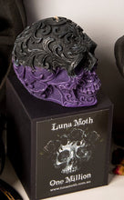 Load image into Gallery viewer, Moon Lake Musk Filigree Skull Candle