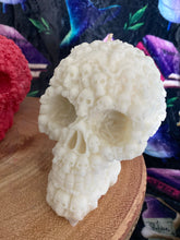 Load image into Gallery viewer, Bubblegum Lost Souls Skull Candle